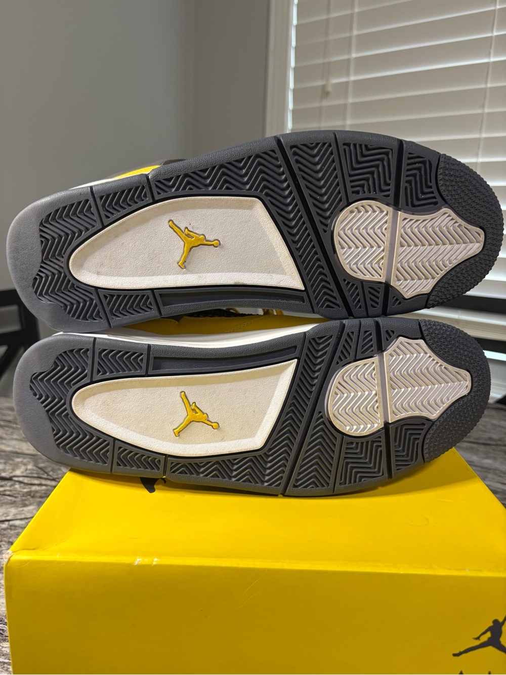 Air Jordan Retro 4 Mens “Lightning “ Yellow and Gray Sneakers size 10 - Picture 12 of 15
